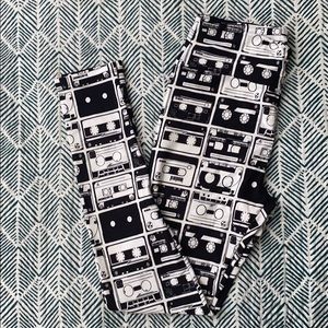 LuLaRoe one-sized retro-patterned leggings